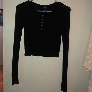 black long sleeve crop top